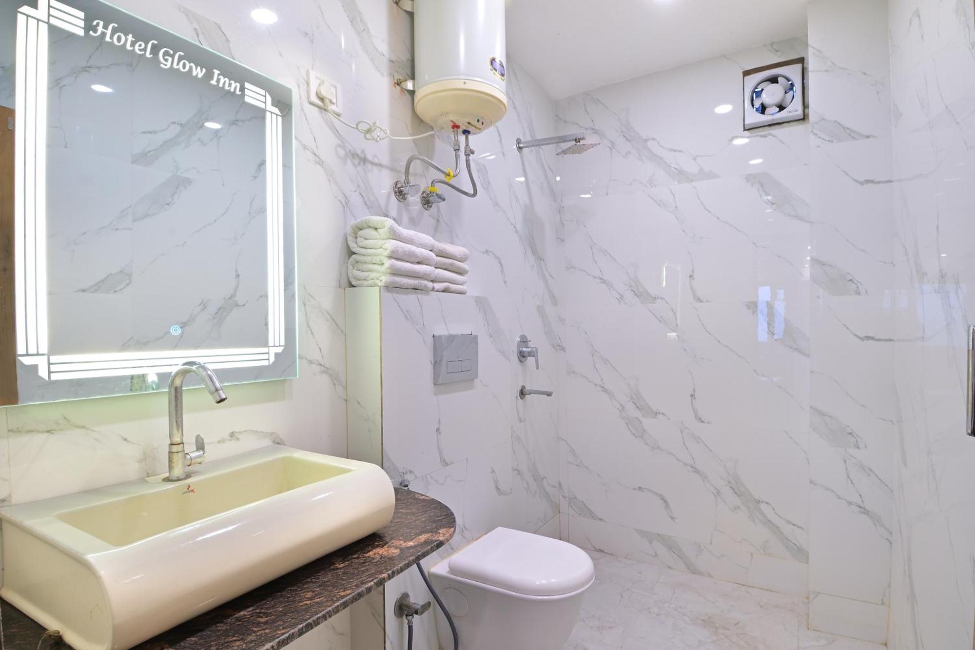 Hotel Glow Inn Paharganj-3 Mins Walk From New Delhi Railway Station Eksteriør billede